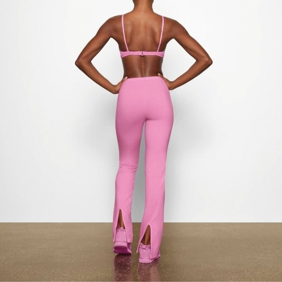 Skims Outdoor Split Hem Leggings Bubble Gum Pants - Picture 2 of 6